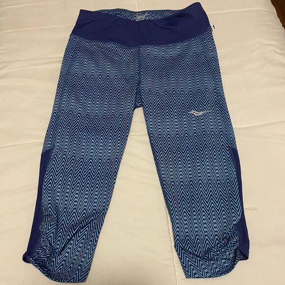 Saucony Pants - Saucony Scoot Blue Capri Small Women's Chevron Print Active Athletic Run Legging